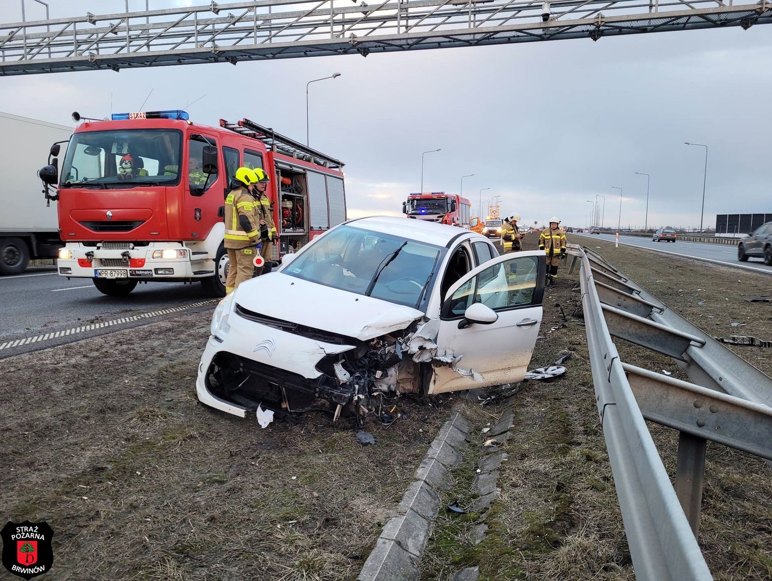 Wypadek na A2 dwie pokrzywdzone osoby trafiły do szpitala