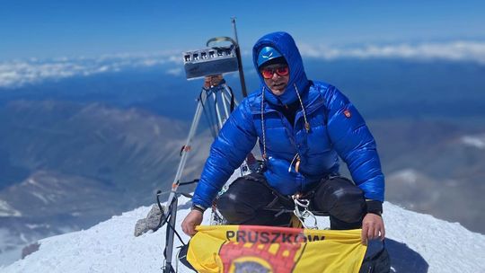 13 godzin walki z Elbrusem. Mieszkaniec Pruszkowa zdobył najwyższy szczyt Europy
