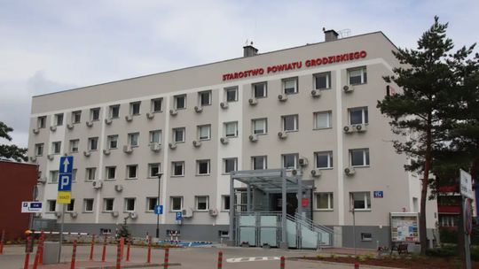 6 godzin czekania, zero gwarancji wejścia. Co się dzieje w wydziale komunikacji w Grodzisku?
