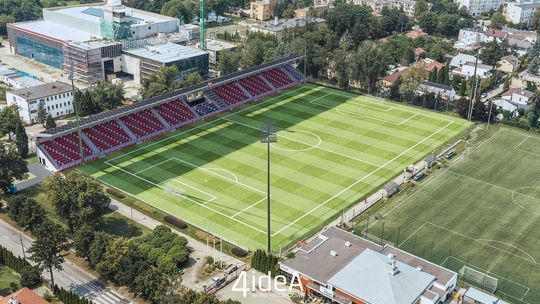 Budowa nowego stadionu Pogoni Grodzisk Mazowiecki: Plany, koszty i licencja PZPN