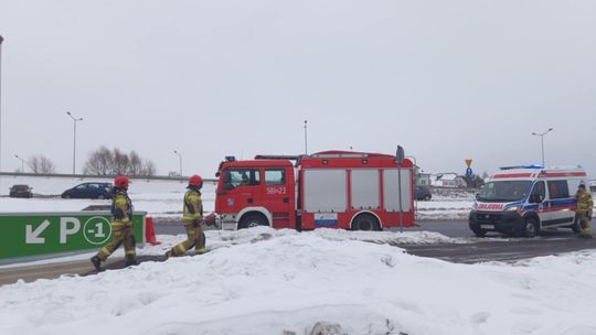 Kolizja w podziemiach centrum handlowego w Jankach