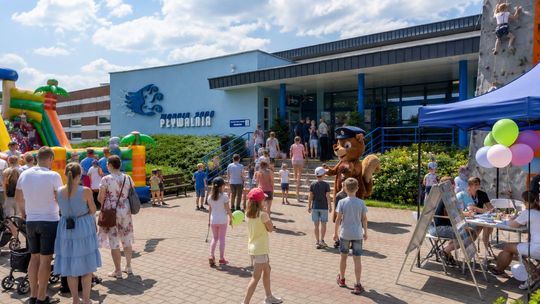 Rodzinny piknik na powitanie lata przy pływalni „Wodnik 2000” w Grodzisku