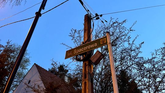 Spór o latarnie w Komorowie. Wójt odpowiada mieszkańcom