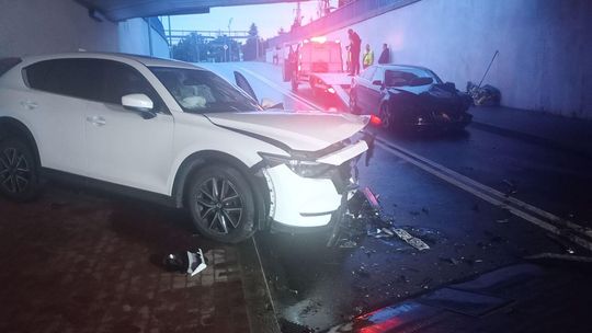 Tunel przy Bałtyckiej w Grodzisku nieprzejezdny! Trzy osoby trafiły do szpitala