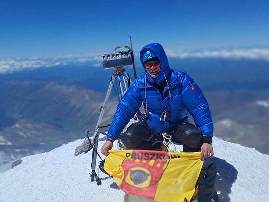 13 godzin walki z Elbrusem. Mieszkaniec Pruszkowa zdobył najwyższy szczyt Europy