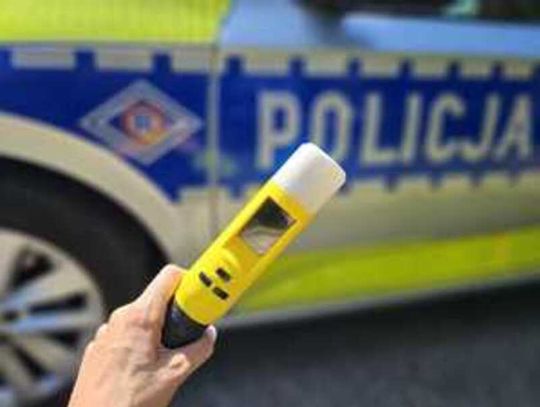 65-latek „po lampce wina” wjechał do rowu – miał 1,5 promila