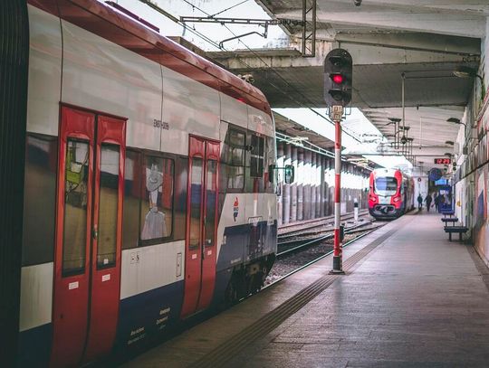 Awaria taboru WKD! Odwołane pociągi i policja na Śródmieściu
