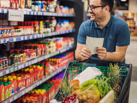 Bezpieczne zakupy przed świętami. Policja przypomina o zasadach, które mogą uchronić przed nieprzyjemnymi „prezentami”
