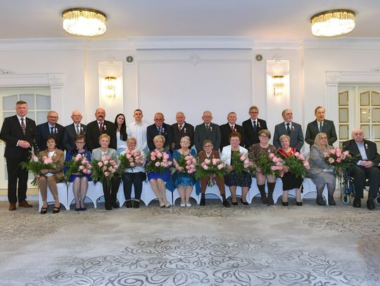 Brwinów świętuje Złote Gody: 23 pary uhonorowane medalami za 50 lat małżeństwa Brwinów świętuje Złote Gody: 23 pary uhonorowane medalami za 50 lat małżeństwa