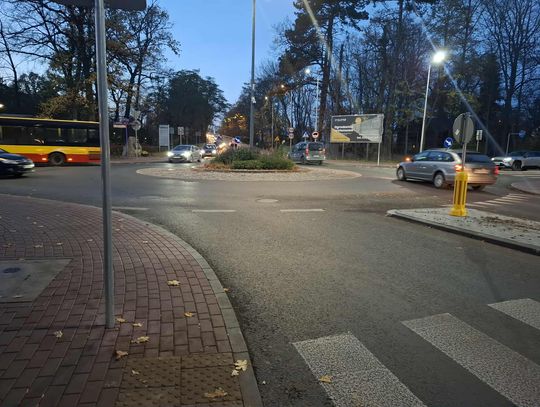 Czy Grodzisk doświetli przejścia dla pieszych na rondzie przy Okulickiego i 3 maja?