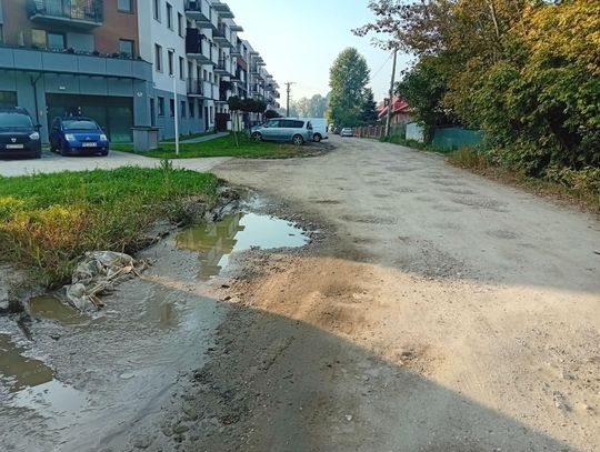 Droga Przy Potoku w Pruszkowie zostanie wyrównana. Miasto zapowiada prace