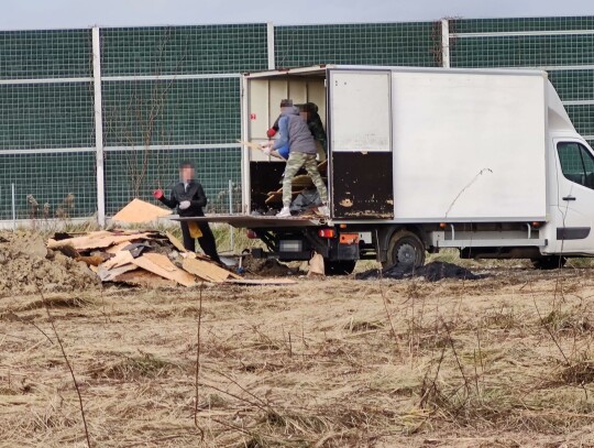 Dzięki interwencji mieszkańca strażnicy złapali śmieciarzy