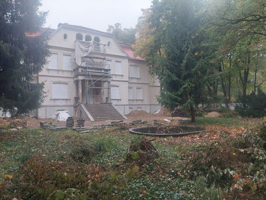 Milanówek: odnaleziono fontannę przed willą Waleria