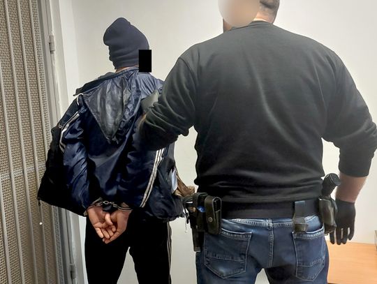 Grodzisk Mazowiecki: 42-latek zatrzymany po serii kradzieży i włamań. Trafił do aresztu