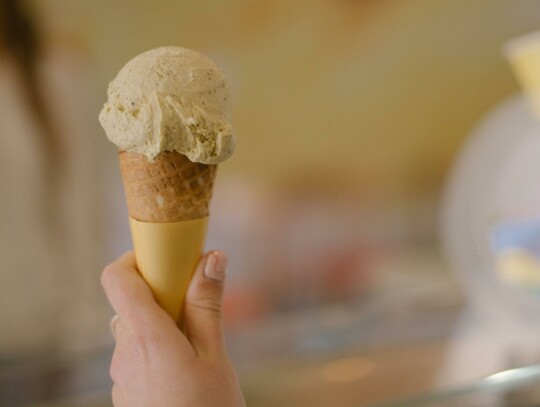 Kolejne sklepy wycofują lody. Całe partie z zakazanym składnikiem