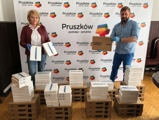 Laptopy trafiły do uczniów