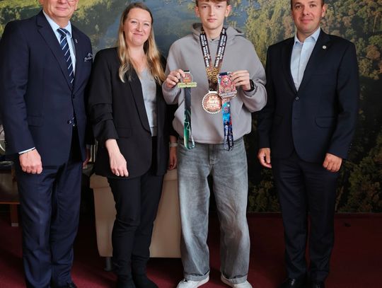 Mieszkaniec gminy Nadarzyn z trzema medalami. Sukcesy w trójboju siłowym
