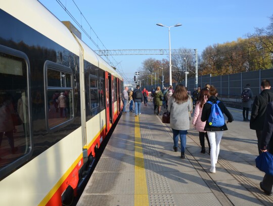 Mniej autobusów, więcej pociągów