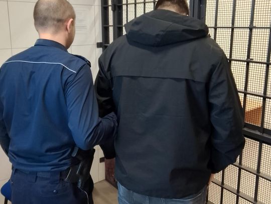 Myślał, że nikt go nie widzi. Zuchwałe kradzieże w Raszynie i szybka akcja policji!