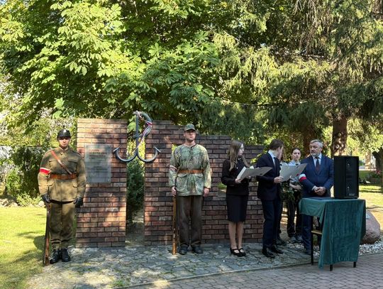 Nie tylko lekcja historii. W Piastowie uczniowie uczcili pamięć Powstańców