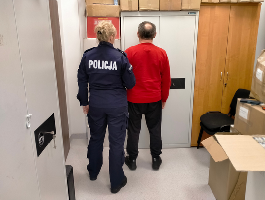 Nielegalne papierosy w Pruszkowie. Policja zabezpieczyła 3500 paczek, straty ponad 100 tys. zł