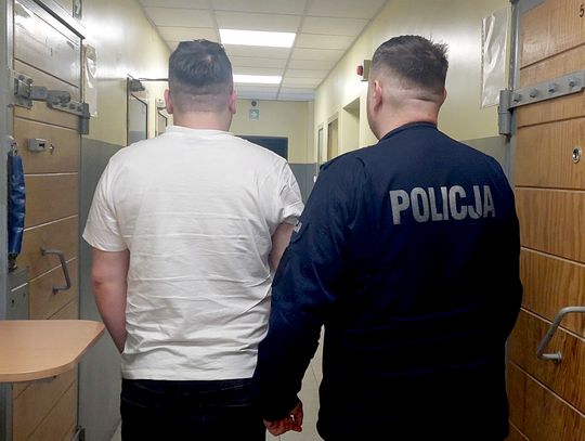 Nocna akcja w Podkowie Leśnej! Policja odkryła narkotyki w zaparkowanym aucie
