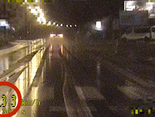 Nocna kontrola w Alejach Jerozolimskich. Kierowca stracił prawo jazdy za ponad 100 km/h