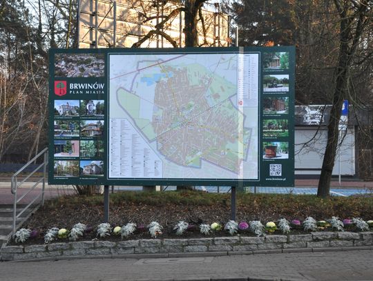 Nowe tablice z mapami w Brwinowie
