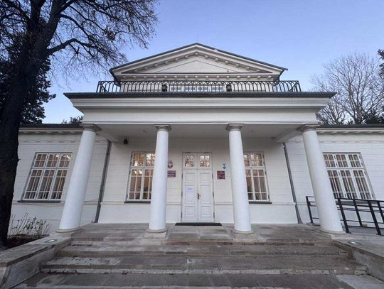 Odnowione wejście do USC w Pruszkowie już otwarte. Koniec utrudnień dla mieszkańców Odnowione wejście do USC w Pruszkowie już otwarte. Koniec utrudnień dla mieszkańców