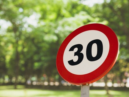 Ograniczenie do 30 km/h na terenach zamieszkania?