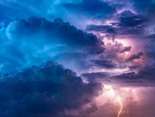 Ostrzeżenie meteo: możliwe burze i gradobicia