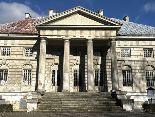 Pałac w Młochowie odzyska dawny blask! Gmina Nadarzyn rozpoczyna długo wyczekiwany remont Pałac w Młochowie odzyska dawny blask! Gmina Nadarzyn rozpoczyna długo wyczekiwany remont