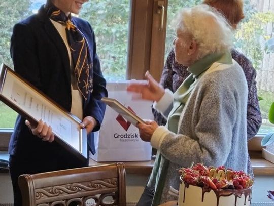 Pani Hanna z Grodziska świętowała setne urodziny! Niezwykła mieszkanka gminy ma już 100 lat Pani Hanna z Grodziska świętowała setne urodziny! Niezwykła mieszkanka gminy ma już 100 lat