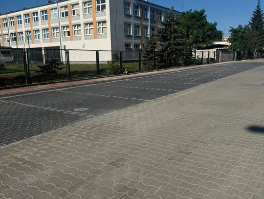 Piastów: Nowy parking przy SP nr 5 oddany do użytku