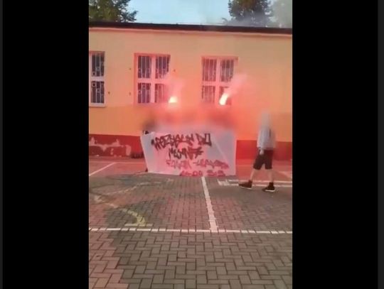 Pirotechnika w szkole w Grodzisku – policja ustaliła sprawców, burmistrz zwiększa monitoring