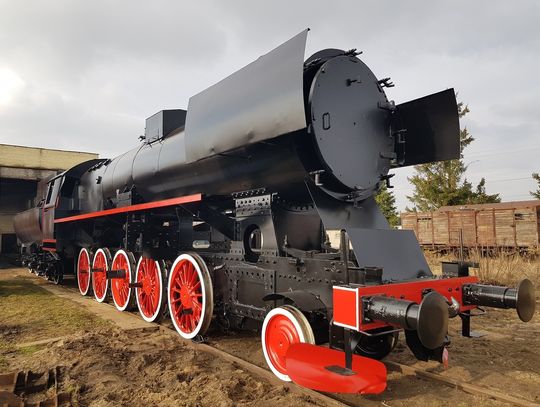 Pomnik-lokomotywa, kolej to zalążek historii Piastowa