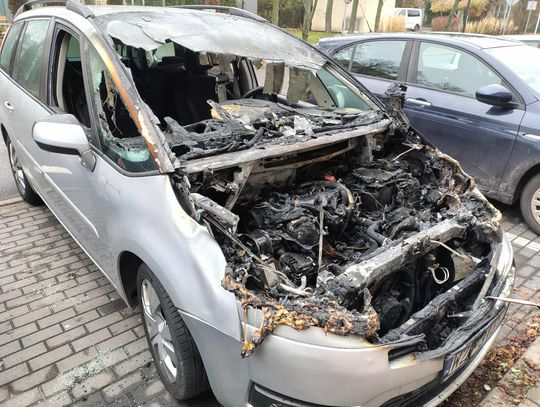 Pożar samochodu osobowego przy ul. Zondka w Grodzisku