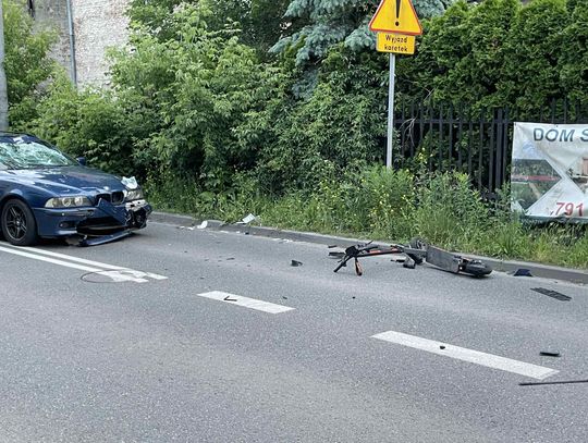 Pruszków: kierowca hulajnogi zderzył się czołowo z autem. Lądował śmigłowiec LPR