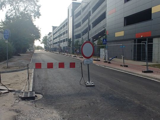 Pruszków. Kolejne utrudnienie w rejonie ul. Sienkiewicza. Czy będzie strefa krótkiego postoju?