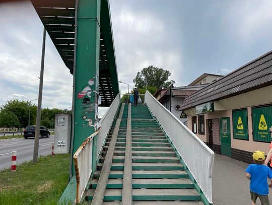 Ruszają przygotowania do remontu kładki w Raszynie