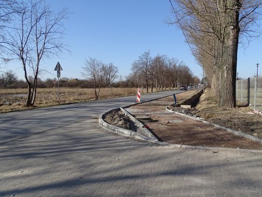 Ścieżka rowerowa i boisko coraz bliżej