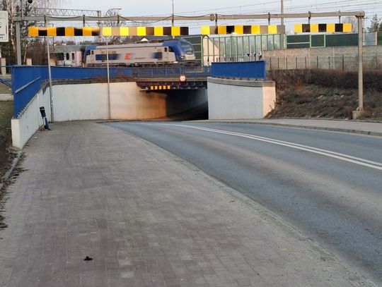 Słupki w grodziskim tunelu?