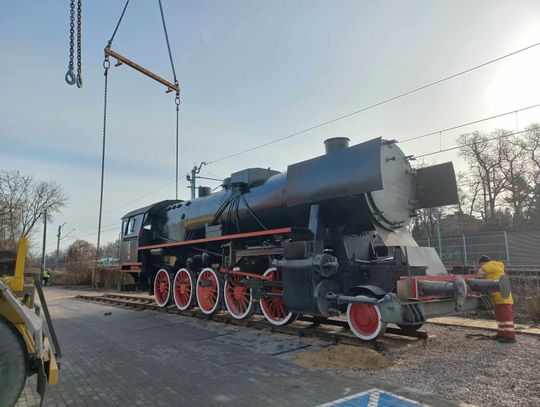 Stoi w Piastowie lokomotywa