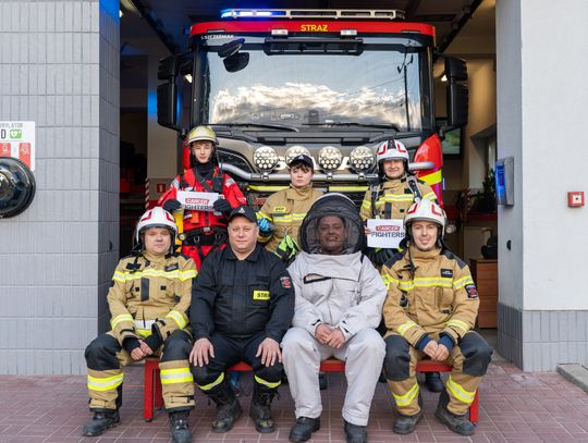 Strażacy z OSP Brwinów golą głowy dla Cancer Fighters! Wyjątkowy gest wsparcia dla dzieci