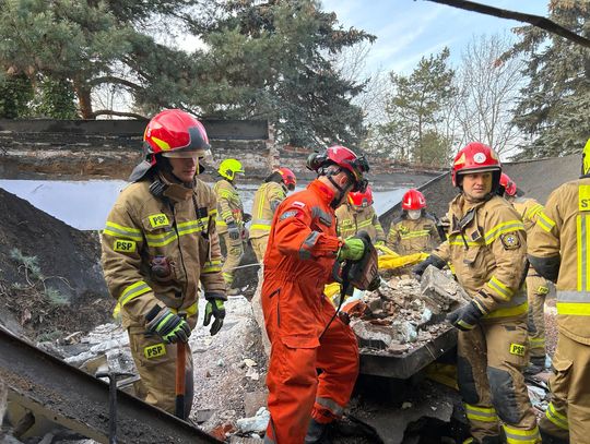 Tragedia w Ursusie, mężczyzna uwięziony pod gruzami zmarł [AKTUALIZACJA]