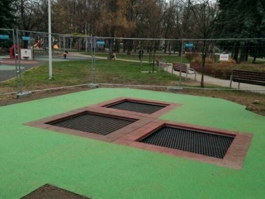 Trzy trampoliny