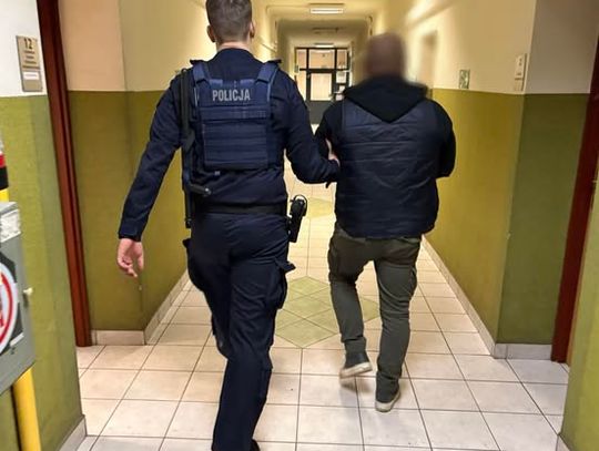 Wymusił pierwszeństwo na radiowozie i... wpadł bo okazało się, że jest poszukiwany