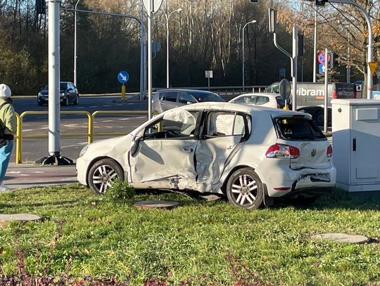 Wypadek w Pruszkowie: 3 samochody brały udział w stłuczce