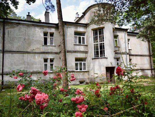 Zabytkowa Willa Hel w Podkowie Leśnej przejdzie kolejny remont. Miasto dostało 80 tys. zł