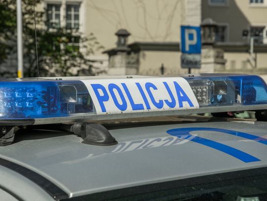 Zakrwawiony mężczyzna wbiegł do szkoły w Pruszkowie. Miał być bity i przetrzymywany